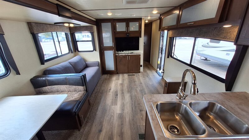 2020 Forest River Wildcat 311RKS - Photo 7 - Liberty, TX 77575