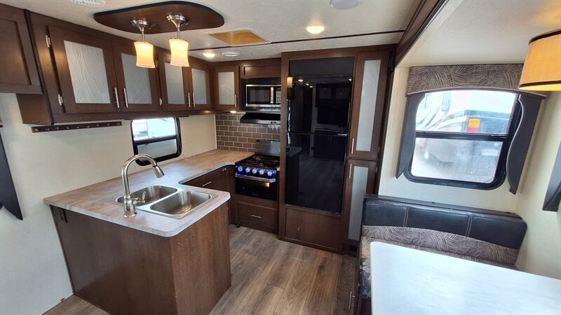 2020 Forest River Wildcat 311RKS - Photo 10 - Liberty, TX 77575