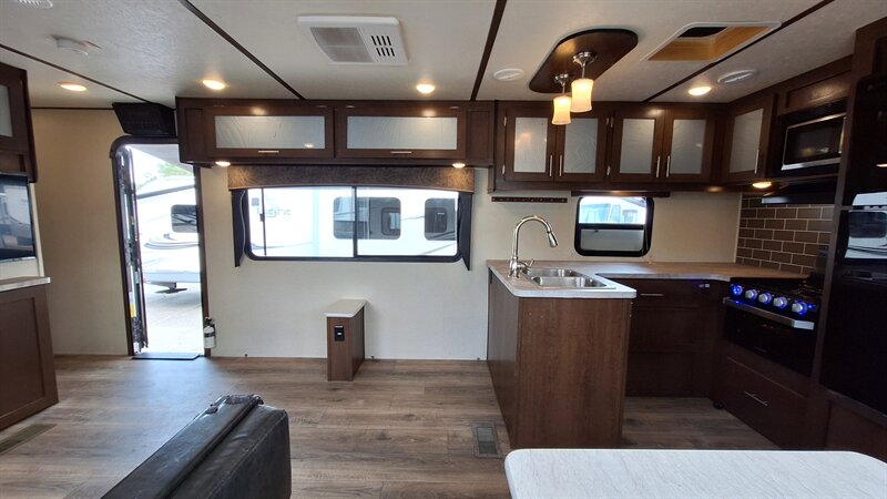 2020 Forest River Wildcat 311RKS - Photo 8 - Liberty, TX 77575