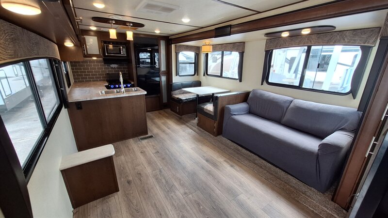 2020 Forest River Wildcat 311RKS - Photo 6 - Liberty, TX 77575