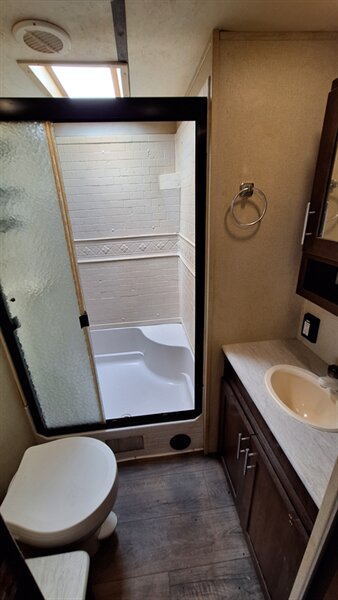 2020 Forest River Wildcat 311RKS - Photo 12 - Liberty, TX 77575