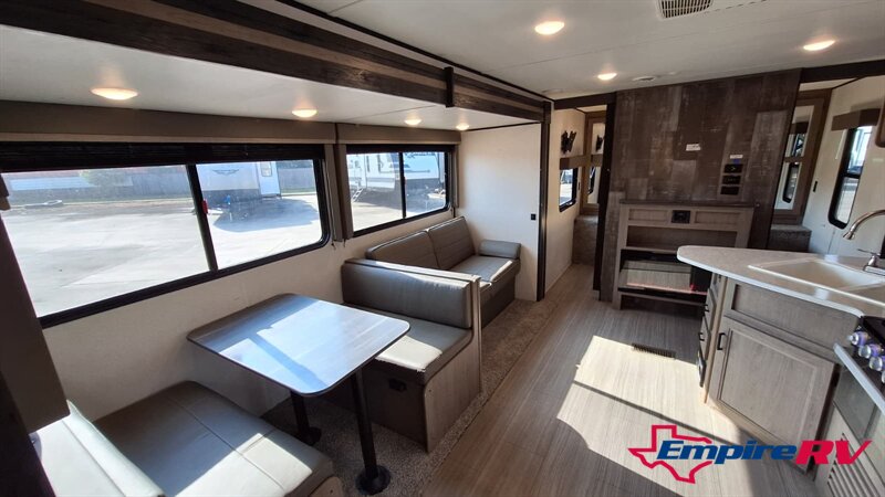 2021 Keystone HIDEOUT 318BR - Photo 8 - Liberty, TX 77575