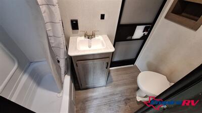 2021 Keystone HIDEOUT 318BR - Photo 14 - Liberty, TX 77575