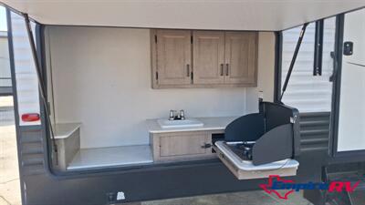 2021 Keystone HIDEOUT 318BR - Photo 5 - Liberty, TX 77575
