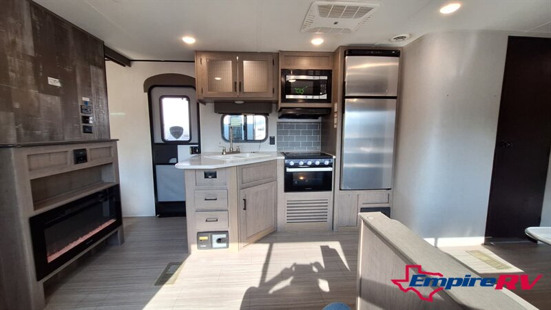 2021 Keystone HIDEOUT 318BR - Photo 13 - Liberty, TX 77575