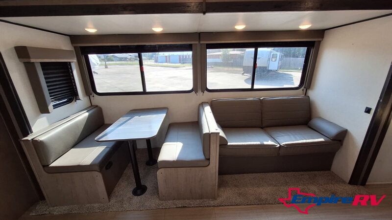 2021 Keystone HIDEOUT 318BR - Photo 12 - Liberty, TX 77575