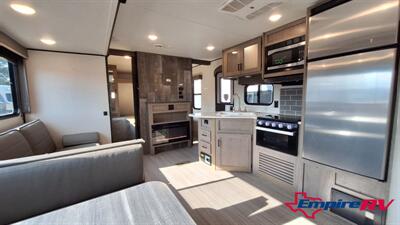 2021 Keystone HIDEOUT 318BR - Photo 9 - Liberty, TX 77575