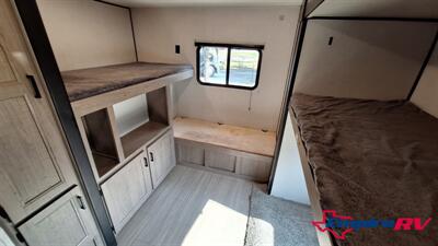 2021 Keystone HIDEOUT 318BR - Photo 16 - Liberty, TX 77575