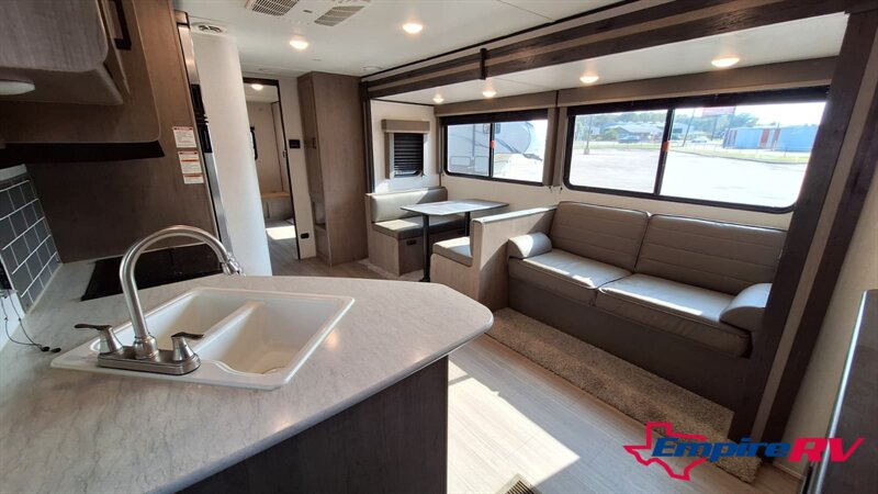 2021 Keystone HIDEOUT 318BR - Photo 6 - Liberty, TX 77575