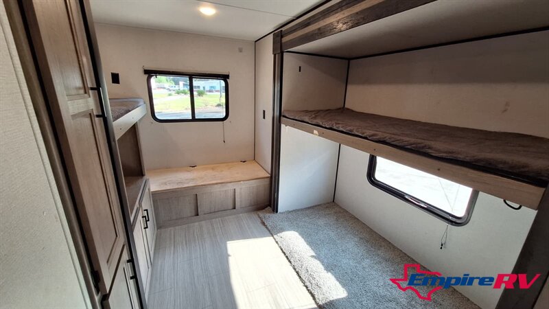 2021 Keystone HIDEOUT 318BR - Photo 15 - Liberty, TX 77575