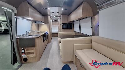 2020 Airstream Flying Cloud 30RB   - Photo 5 - Liberty, TX 77575