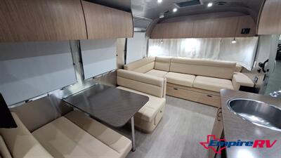 2020 Airstream Flying Cloud 30RB   - Photo 8 - Liberty, TX 77575