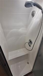 2020 Airstream Flying Cloud 30RB   - Photo 11 - Liberty, TX 77575