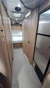 2020 Airstream Flying Cloud 30RB   - Photo 10 - Liberty, TX 77575