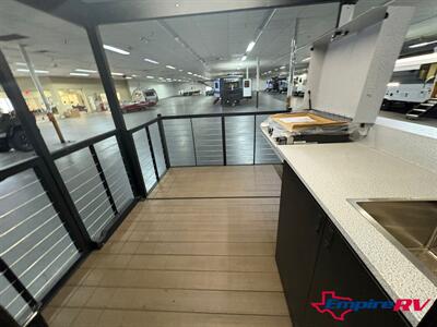 2025 Forest River SALEM 34VERANDA   - Photo 30 - Liberty, TX 77575