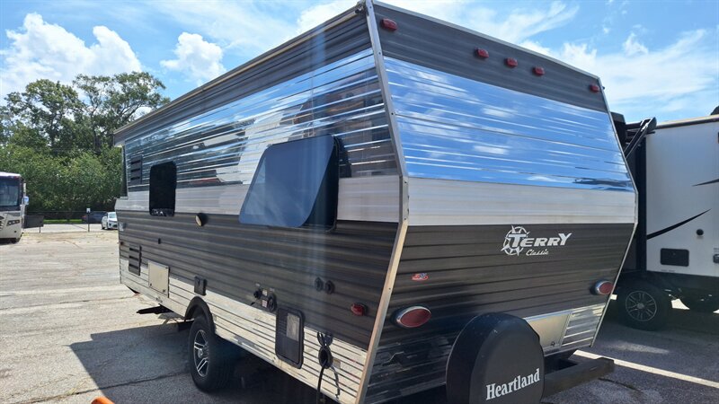 2019 Heartland TERRY CLASSIC V22 - Photo 3 - Liberty, TX 77575