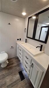 2021 Forest River CEDAR CREEK 38EL   - Photo 15 - Liberty, TX 77575