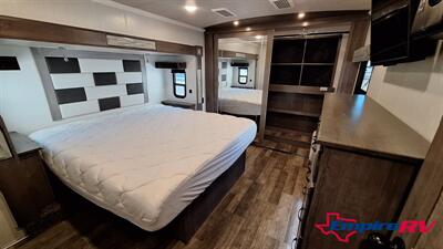 2021 Forest River CEDAR CREEK 38EL   - Photo 17 - Liberty, TX 77575