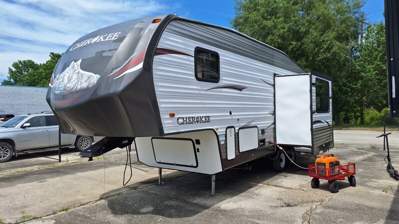 2013 Forest River Cherokee - Photo 2 - Oxnard, CA 93030