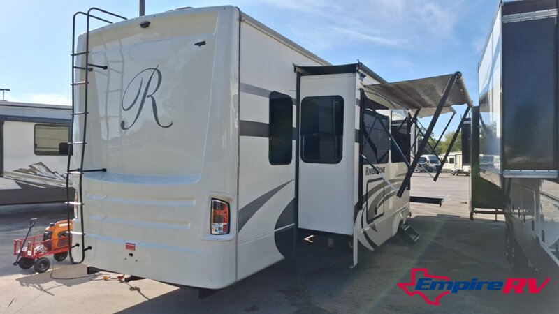 2019 Forest River RIVERSTONE 39RKFB - Photo 5 - Liberty, TX 77575