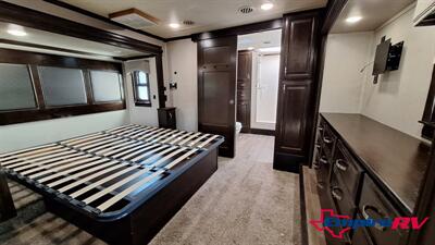 2019 Forest River RIVERSTONE 39RKFB   - Photo 15 - Liberty, TX 77575