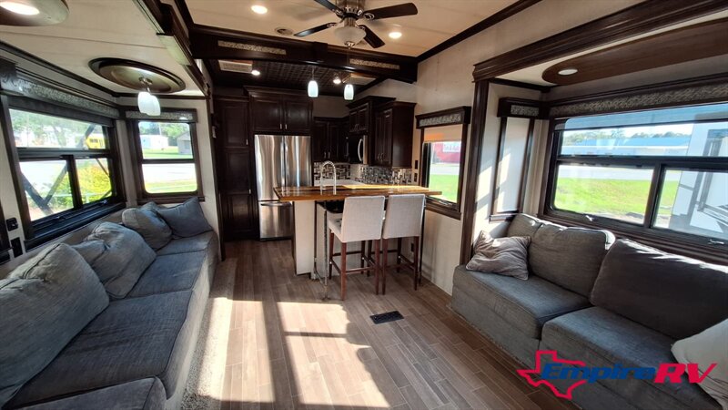 2019 Forest River RIVERSTONE 39RKFB - Photo 6 - Liberty, TX 77575
