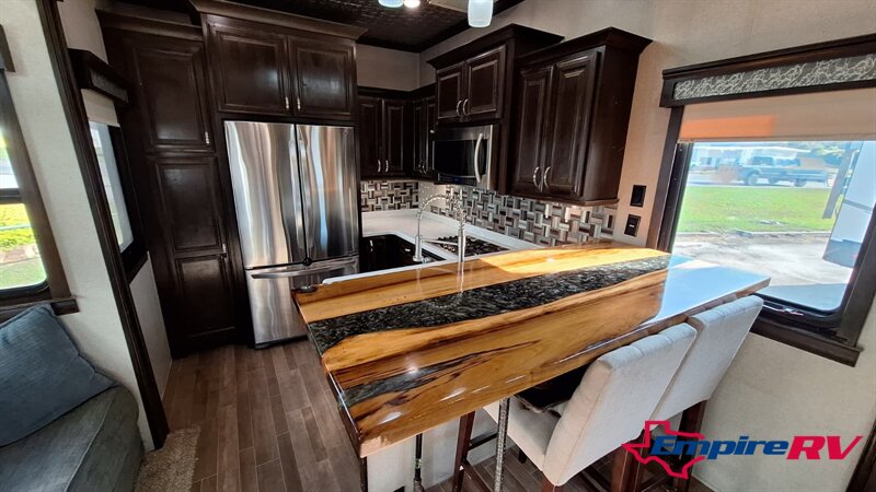2019 Forest River RIVERSTONE 39RKFB - Photo 11 - Liberty, TX 77575