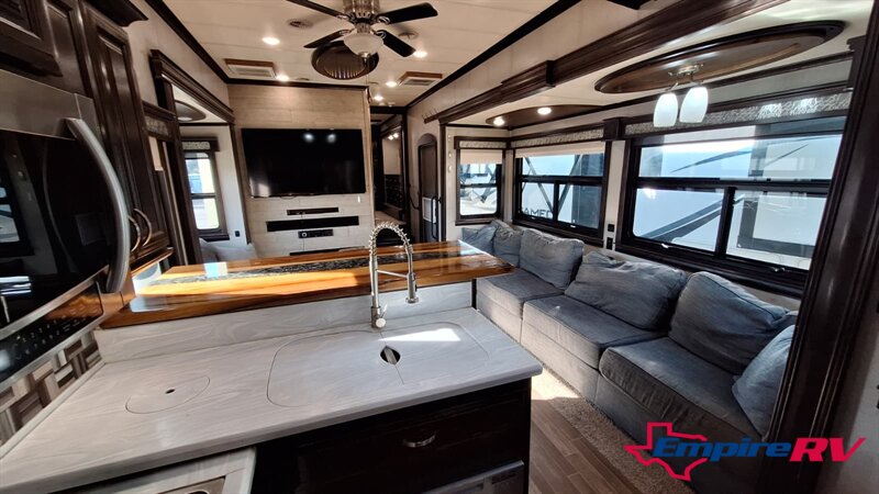 2019 Forest River RIVERSTONE 39RKFB - Photo 13 - Liberty, TX 77575
