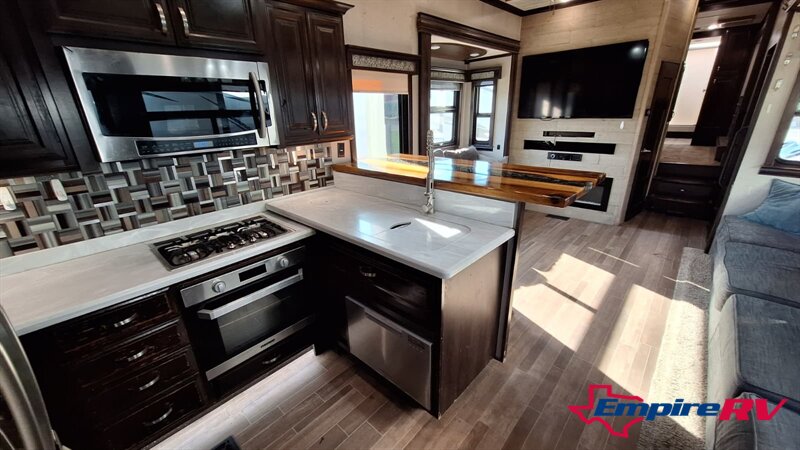 2019 Forest River RIVERSTONE 39RKFB - Photo 12 - Liberty, TX 77575