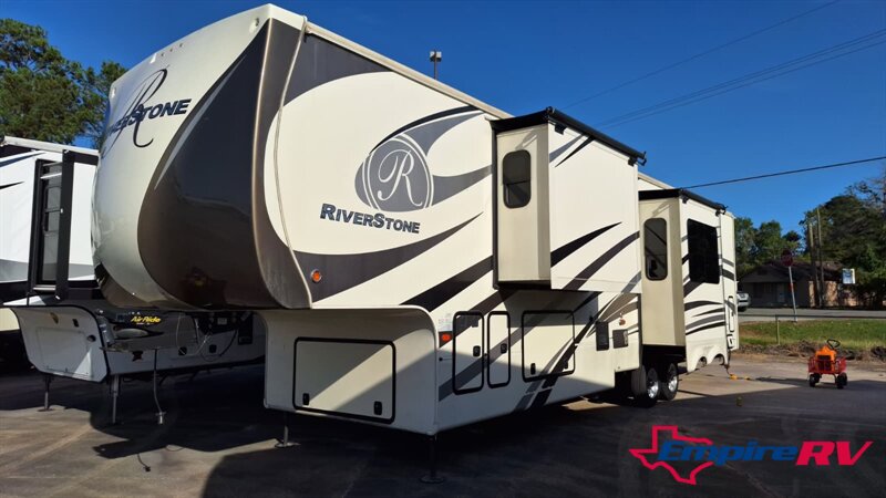 2019 Forest River RIVERSTONE 39RKFB - Photo 1 - Liberty, TX 77575