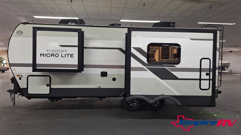 2026 Forest River FLAGSTAFF MICRO-LITE 25SRK - Photo 4 - Liberty, TX 77575