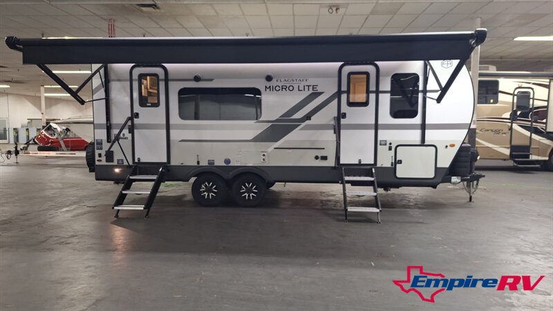 2026 Forest River FLAGSTAFF MICRO-LITE 25SRK - Photo 3 - Liberty, TX 77575