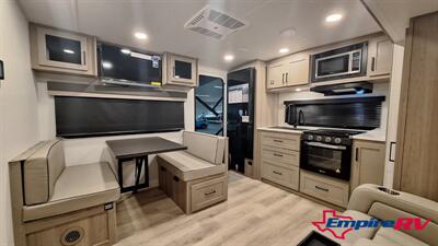 2026 Forest River FLAGSTAFF MICRO-LITE 25SRK   - Photo 10 - Liberty, TX 77575