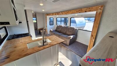 2020 Forest River SALEM 32BHDS 32bhds - Photo 5 - Liberty, TX 77575