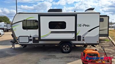 2022 Forest River Flagstaff Lite   - Photo 2 - Liberty, TX 77575