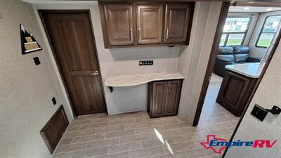 2020 Keystone AVALANCHE 366MB   - Photo 10 - Liberty, TX 77575