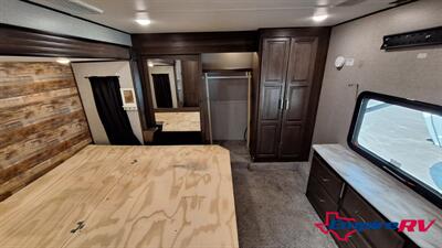 2020 Keystone AVALANCHE 366MB   - Photo 12 - Liberty, TX 77575