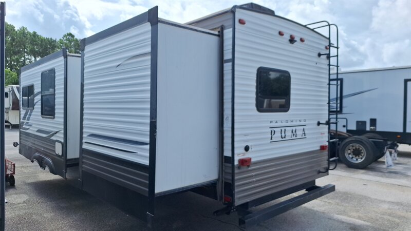2021 Palomino Puma 32bhqs - Photo 3 - Liberty, TX 77575