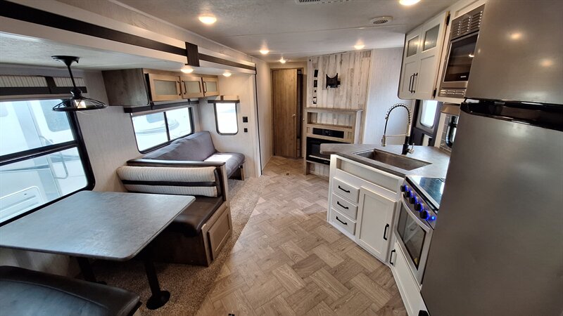 2021 Palomino Puma 32bhqs - Photo 7 - Liberty, TX 77575