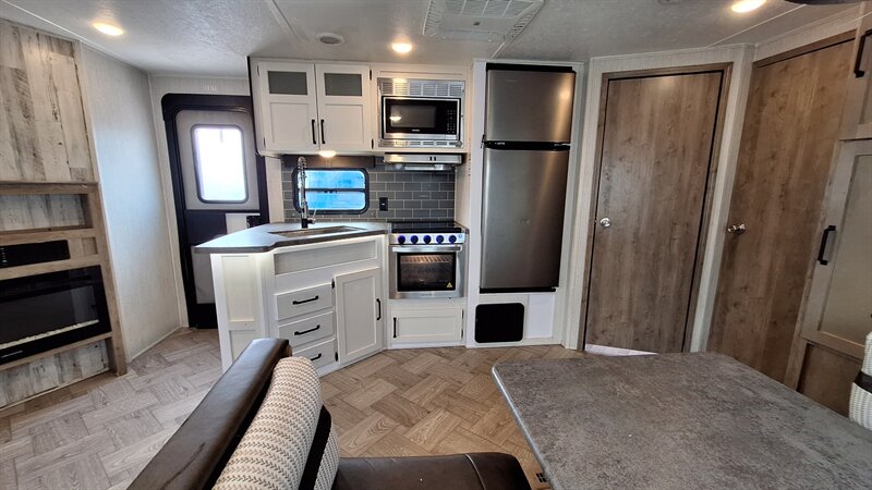 2021 Palomino Puma 32bhqs - Photo 8 - Liberty, TX 77575