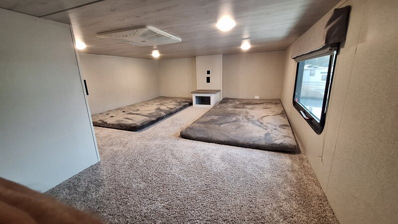 2021 Keystone RETREAT 391LOFT - Photo 12 - Liberty, TX 77575