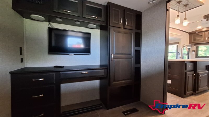 2022 Jayco northpoint 377RLBH   - Photo 20 - Liberty, TX 77575