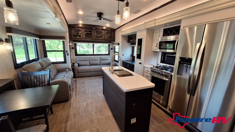 2022 Jayco northpoint 377RLBH   - Photo 11 - Liberty, TX 77575