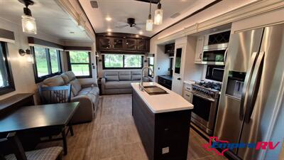 2022 Jayco northpoint 377RLBH   - Photo 12 - Liberty, TX 77575