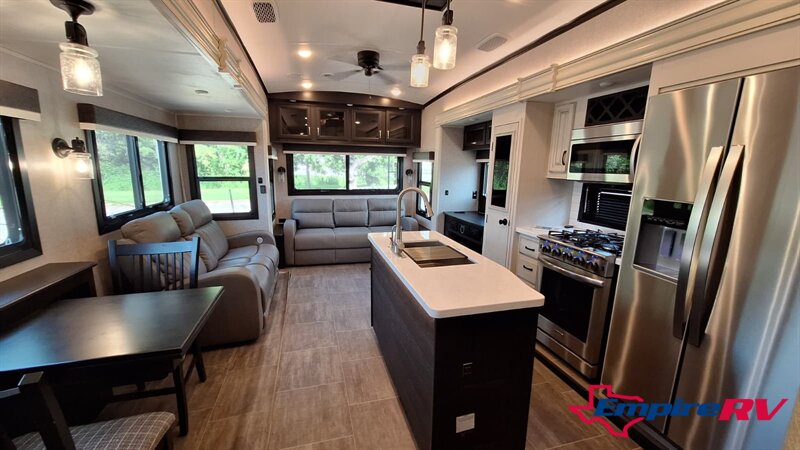 2022 Jayco northpoint 377RLBH   - Photo 12 - Liberty, TX 77575