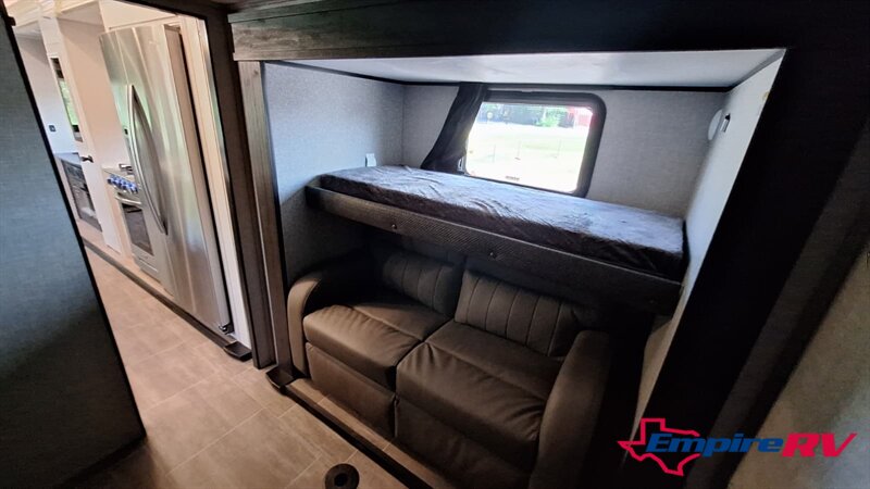 2022 Jayco northpoint 377RLBH   - Photo 19 - Liberty, TX 77575