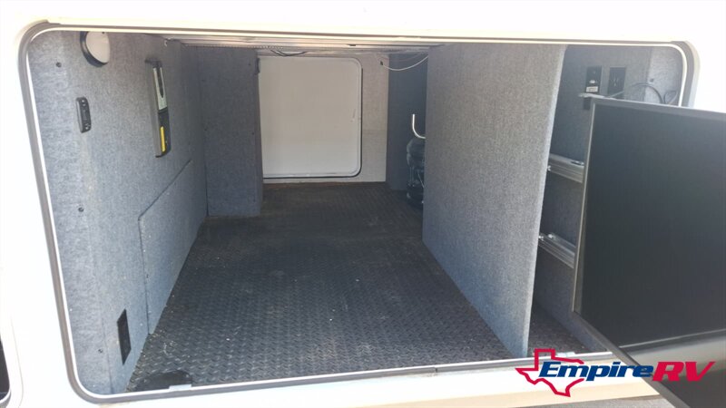 2022 Jayco northpoint 377RLBH   - Photo 8 - Liberty, TX 77575