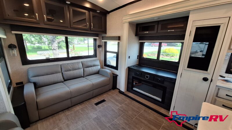 2022 Jayco northpoint 377RLBH   - Photo 15 - Liberty, TX 77575