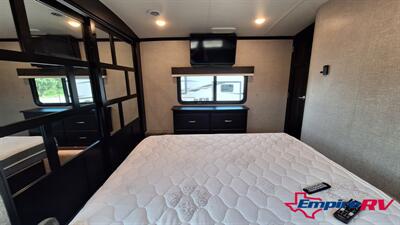 2022 Jayco northpoint 377RLBH   - Photo 26 - Liberty, TX 77575