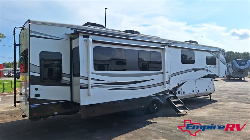 2022 Jayco northpoint 377RLBH   - Photo 6 - Liberty, TX 77575